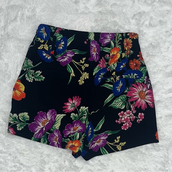 Express extreme high waisted floral shortie - Picture 2 of 6